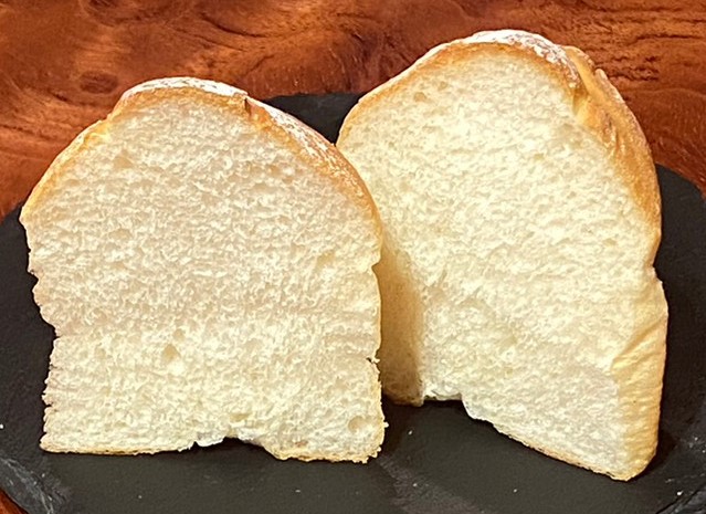 縦にカットされ断面が見えるキューブソフトフランス